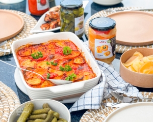 Gratin krompir z ajvarjem in ideja za piknik