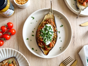 Polnjen jajčevec z lečo