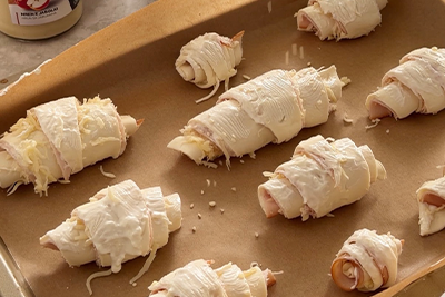 Recept Velikonočni zavitki iz listnatega testa, šunke, sira in hrena s smetano - 6.korak