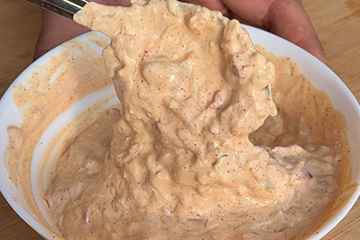 Recept Goveji burger z namazom s papriko in kumaricami - 1.korak