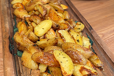 Recept Marinirana svinjska vratovina z ajvarjem in pečenim krompirjem - 1.korak