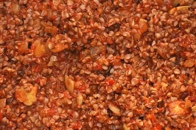 Recept Ajdova kaša s šampinjoni in paradižnikovo omako - 6.korak