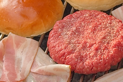 Recept Goveji burger z namazom s papriko in kumaricami - 4.korak