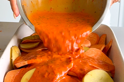 Recept Gratin krompir z ajvarjem in ideja za piknik - 3.korak