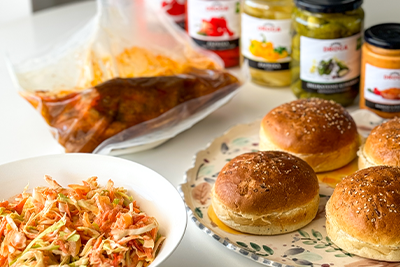 Recept Domač burger z nacufano svinjino in posebno »cole slaw« omako - 2.korak