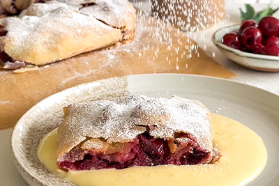Recept Domač višnjev štrudelj z vanilijevo kremo - 6.korak