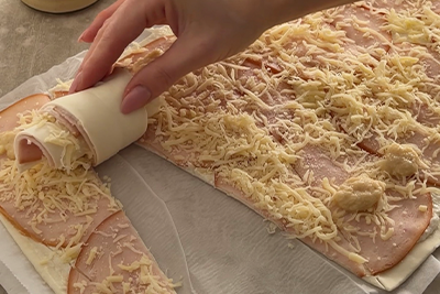 Recept Velikonočni zavitki iz listnatega testa, šunke, sira in hrena s smetano - 5.korak