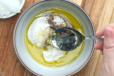 Recept Krompirjeva solata z delikatesnimi kumaricami DROGA - 5.korak