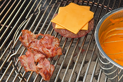 Recept Goveji burger z namazom s papriko in kumaricami - 3.korak