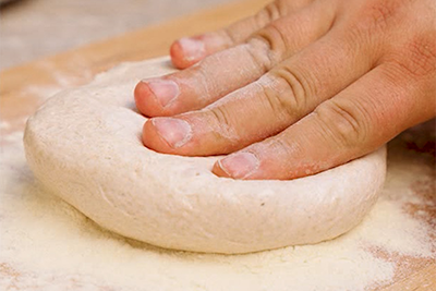 Recept Pizza sendvič z ajvarjem in čevapčiči - 1.korak