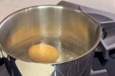 Recept Velikonočna prata s toplo hrenovo omako in polnjenimi jajčki - 9.korak