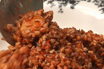 Recept Ajdova kaša s šampinjoni in paradižnikovo omako - 7.korak