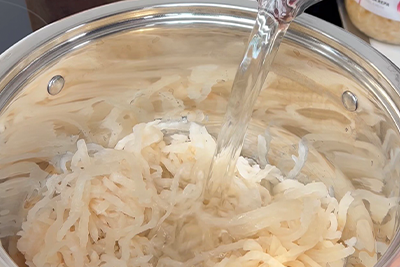 Recept Matevž s kislo repo in kranjsko klobaso - 1.korak