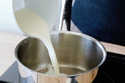 Recept Ajvarjev kruh s česnom, sirom in baziliko - 1.korak