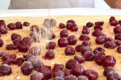 Recept Domač višnjev štrudelj z vanilijevo kremo - 3.korak