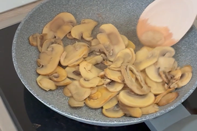 Recept Kvinojina solata s šampinjoni - 1.korak
