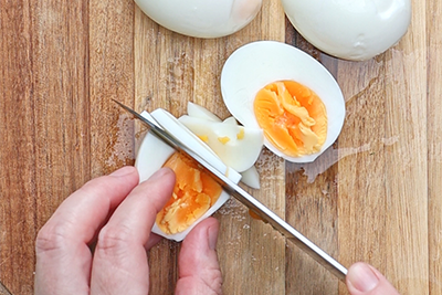 Recept Krompirjeva solata z delikatesnimi kumaricami DROGA - 2.korak