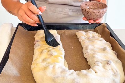 Recept Domač višnjev štrudelj z vanilijevo kremo - 4.korak