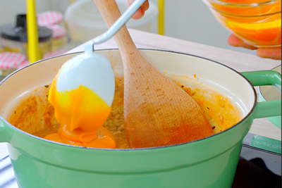 Recept Kremni bučni ješprenj z rumeno papriko in feta sirom - 4.korak