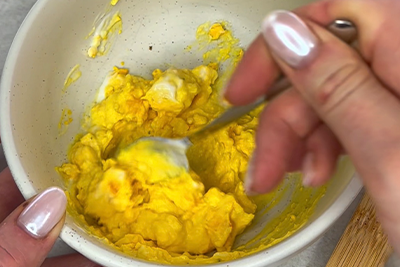 Recept Velikonočna prata s toplo hrenovo omako in polnjenimi jajčki - 12.korak