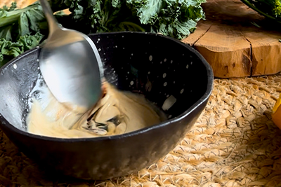Recept Kale cezar solata s tahini prelivom - 4.korak