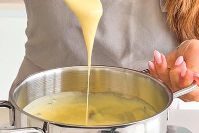 Recept Domač višnjev štrudelj z vanilijevo kremo - 5.korak